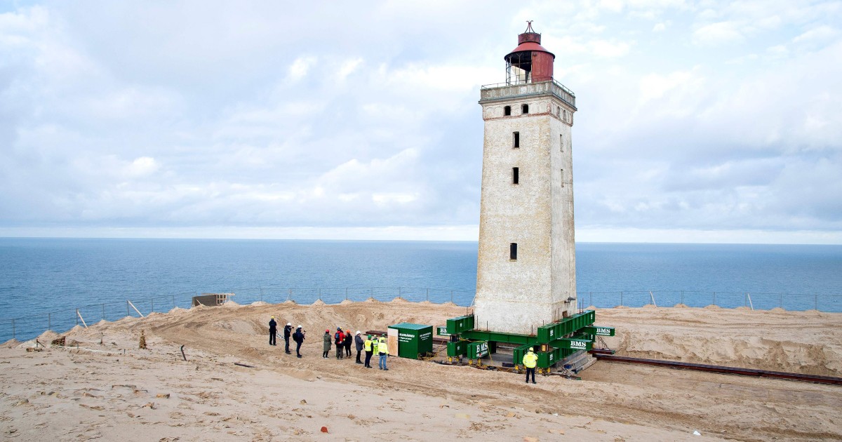 Danes try to move 120-year-old lighthouse from eroding coast
