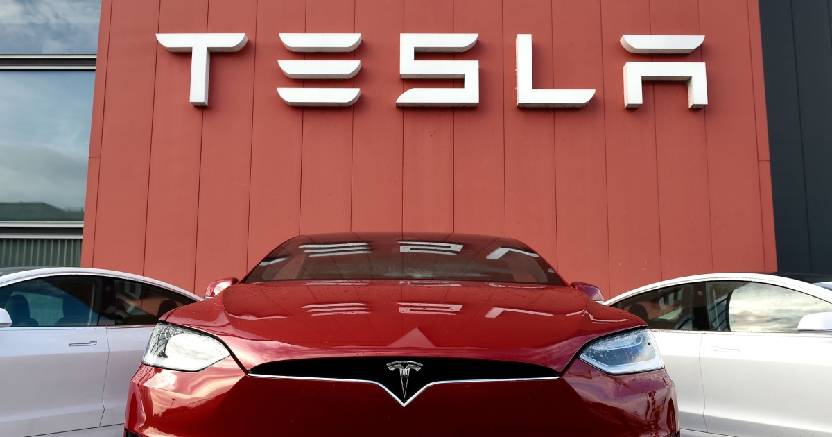 Apple or Tesla shares for $1: Why fractional trading is either 'democratizing' Wall Street — or just dangerous