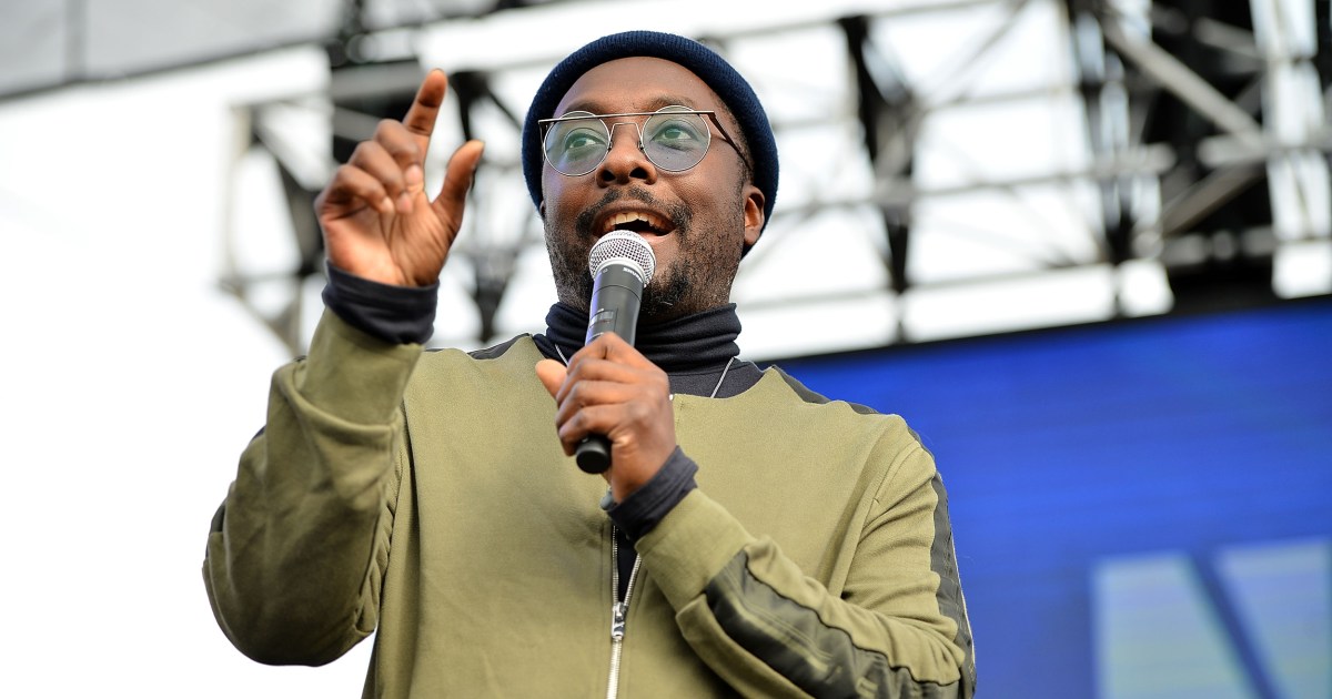 Will.i.am. called Qantas flight attendant racist, airline will back her ...