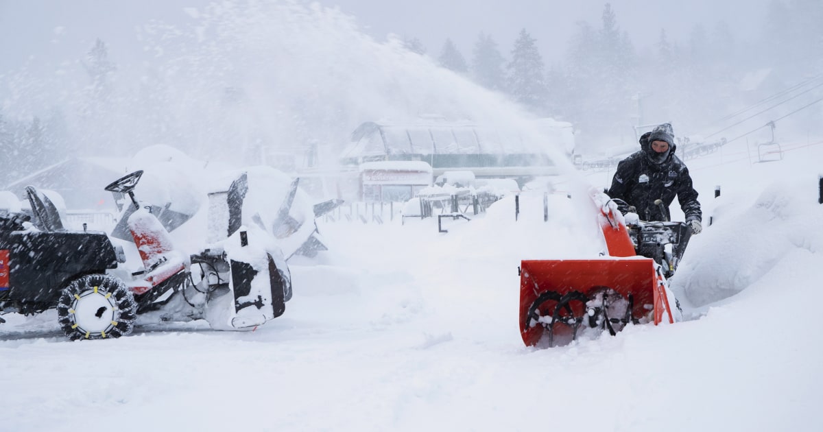 Hundreds of flights canceled, millions of Thanksgiving travelers hit by