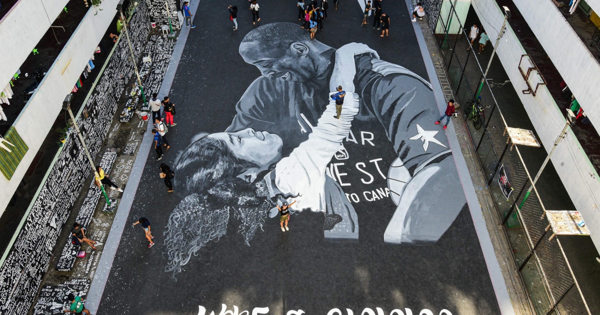 Striking Mural On Filipino Basketball Court Honors Kobe Bryant And His Daughter Gianna