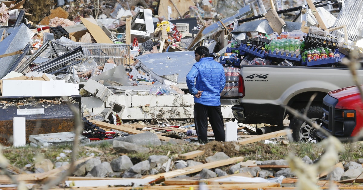 'The roof is sucking up': Nashville tornado survivors witness ...