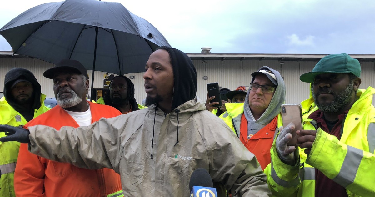 Pittsburgh garbage collectors protest, demanding protective gear