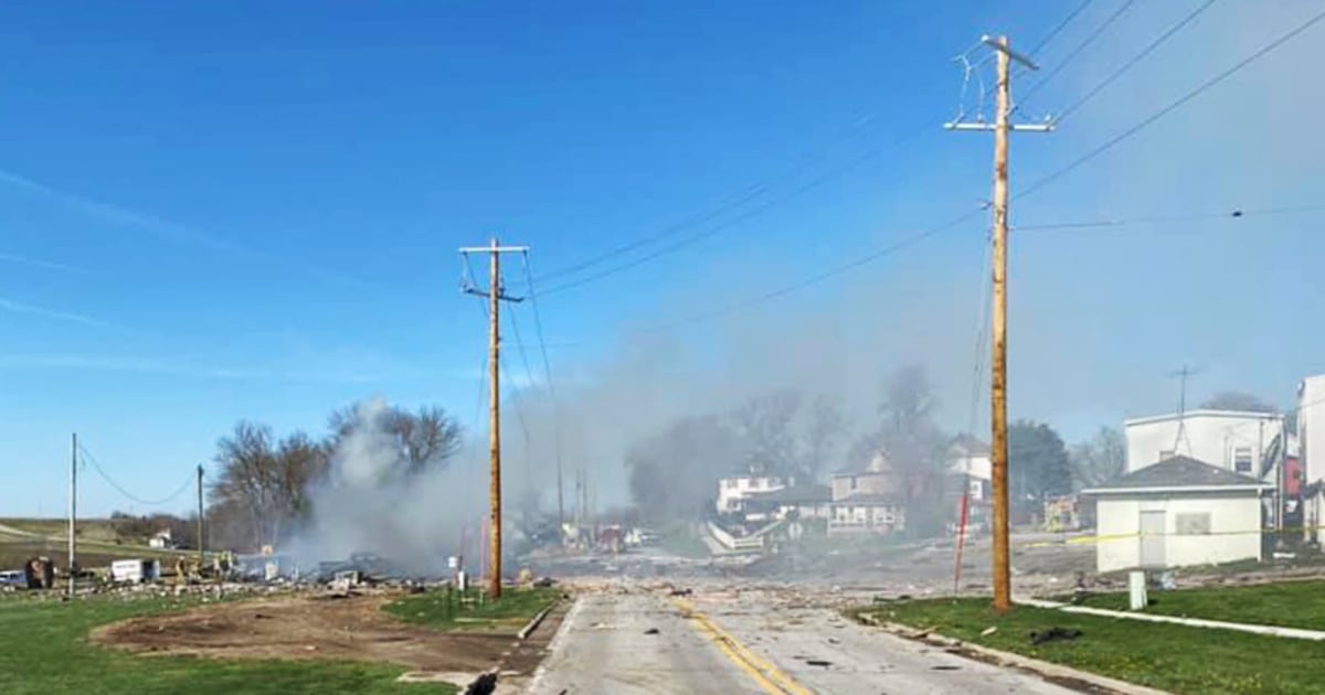 2 injured in Iowa gas station explosion