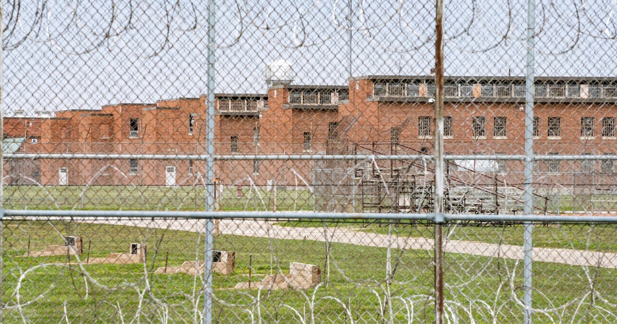 Inmates fear death as Ohio prison is overwhelmed by coronavirus