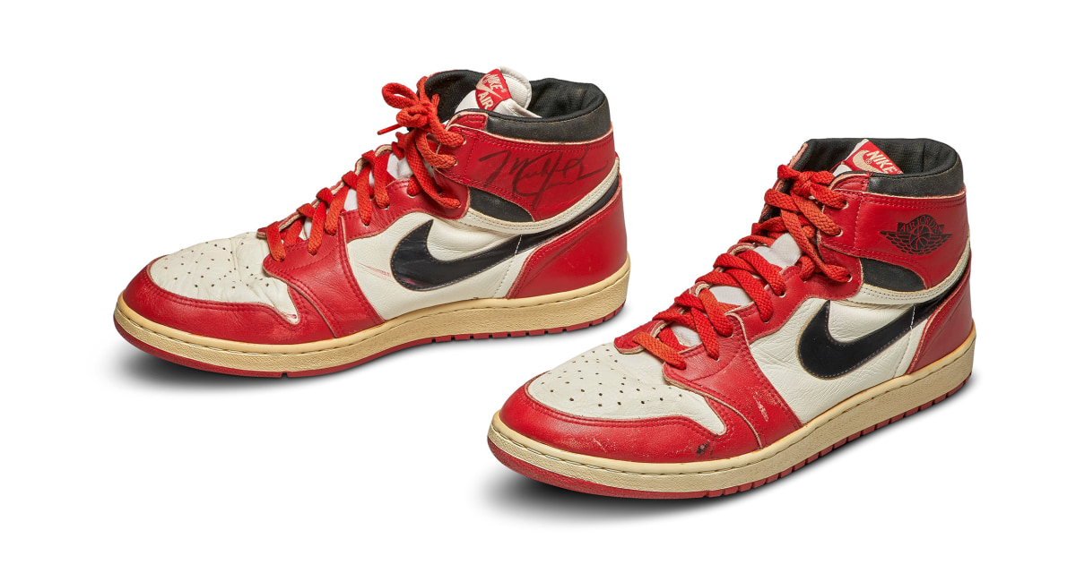 madera bloquear congelador Michael Jordan sneakers sell for $560,000 at Sotheby's auction