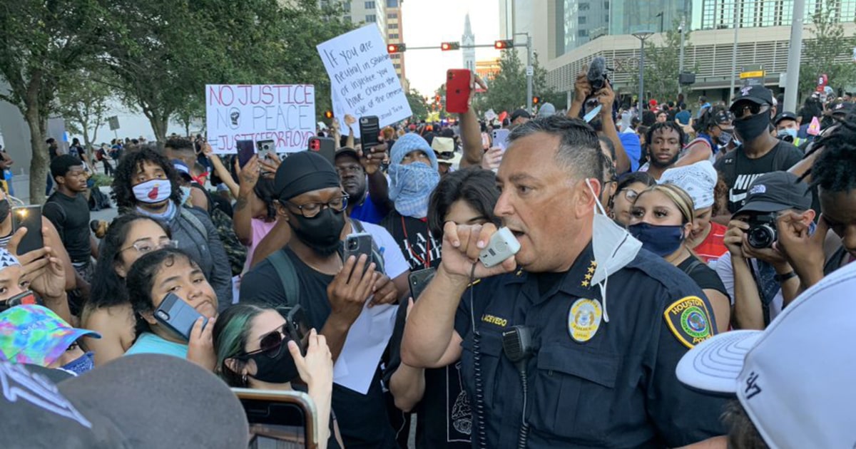 Houston's police chief wins national praise — but faces local anger ...