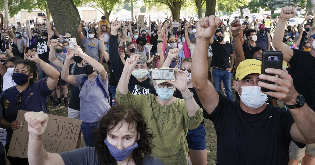 Kenosha police arrest volunteers who provide food to protesters