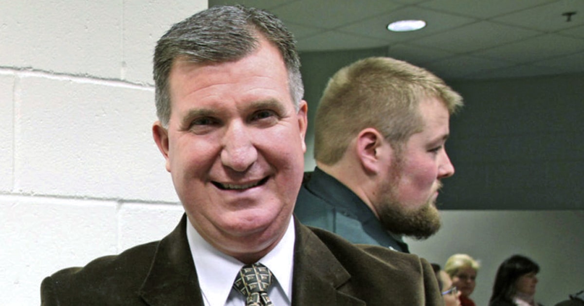 Pastor linked to superspreader wedding in Maine told to wear mask at