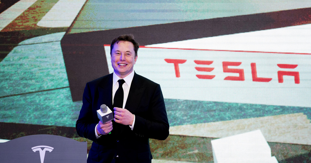 The #richest man in the world #elonmusk arrives for #lunch with the se
