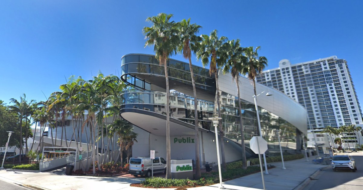 Ponte Vedra Beach neighbors surprise Publix employees with pizza