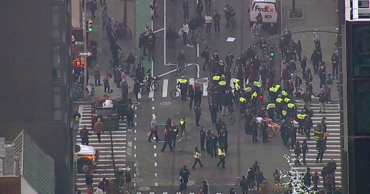 Car strikes pedestrians during rush hour in New York City