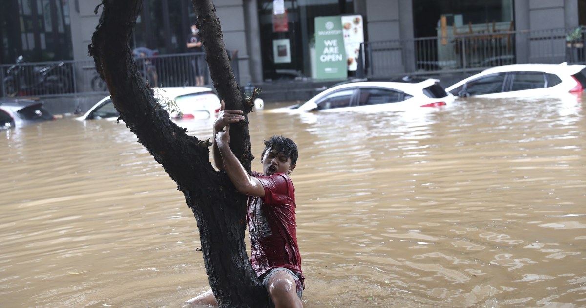 Hundreds forced to evacuate as monsoon floods slam Indonesian capital