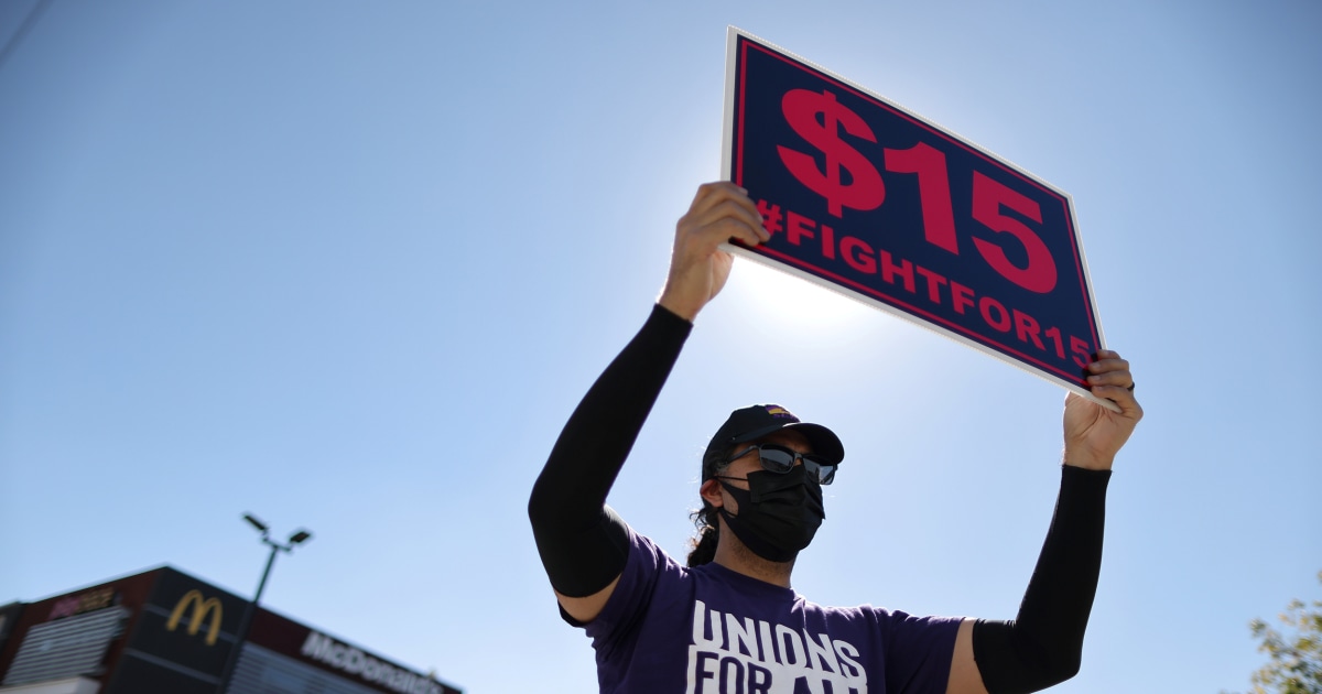 costco-to-raise-hourly-pay-to-16-as-minimum-wage-fight-brews-in-congress