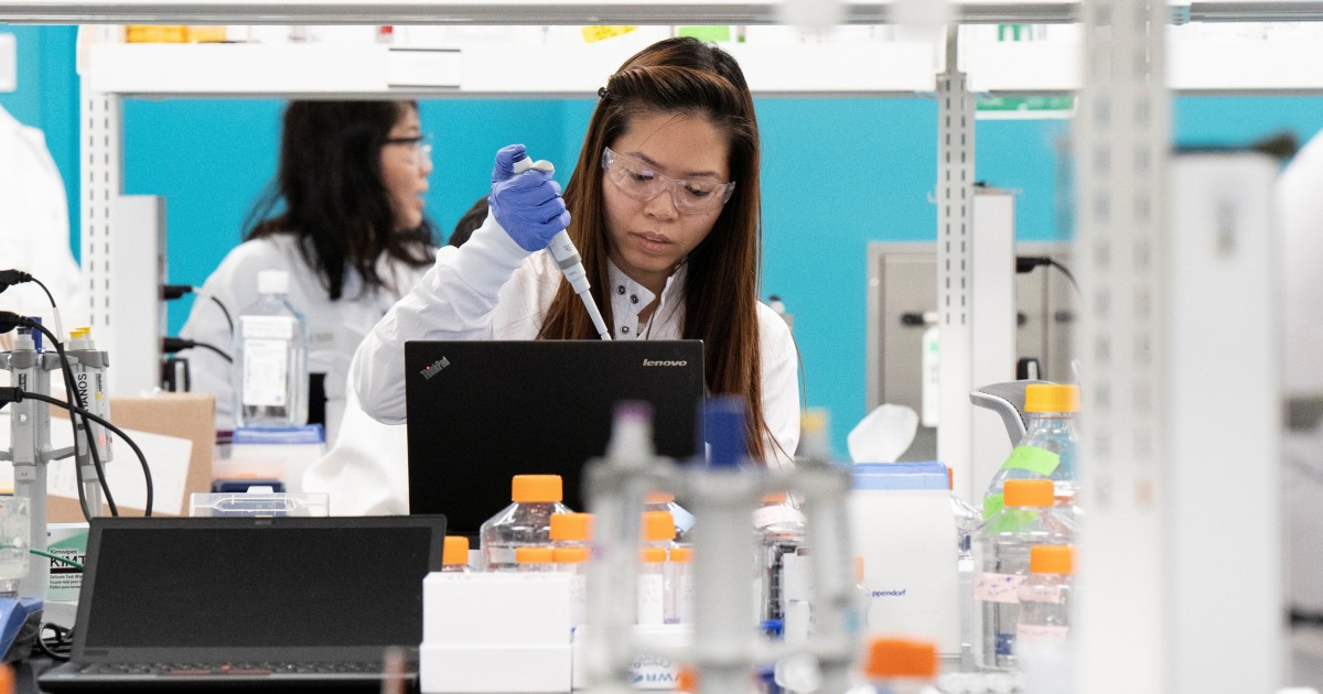 COVID-19 vaccine by Nov. 1: Sc...