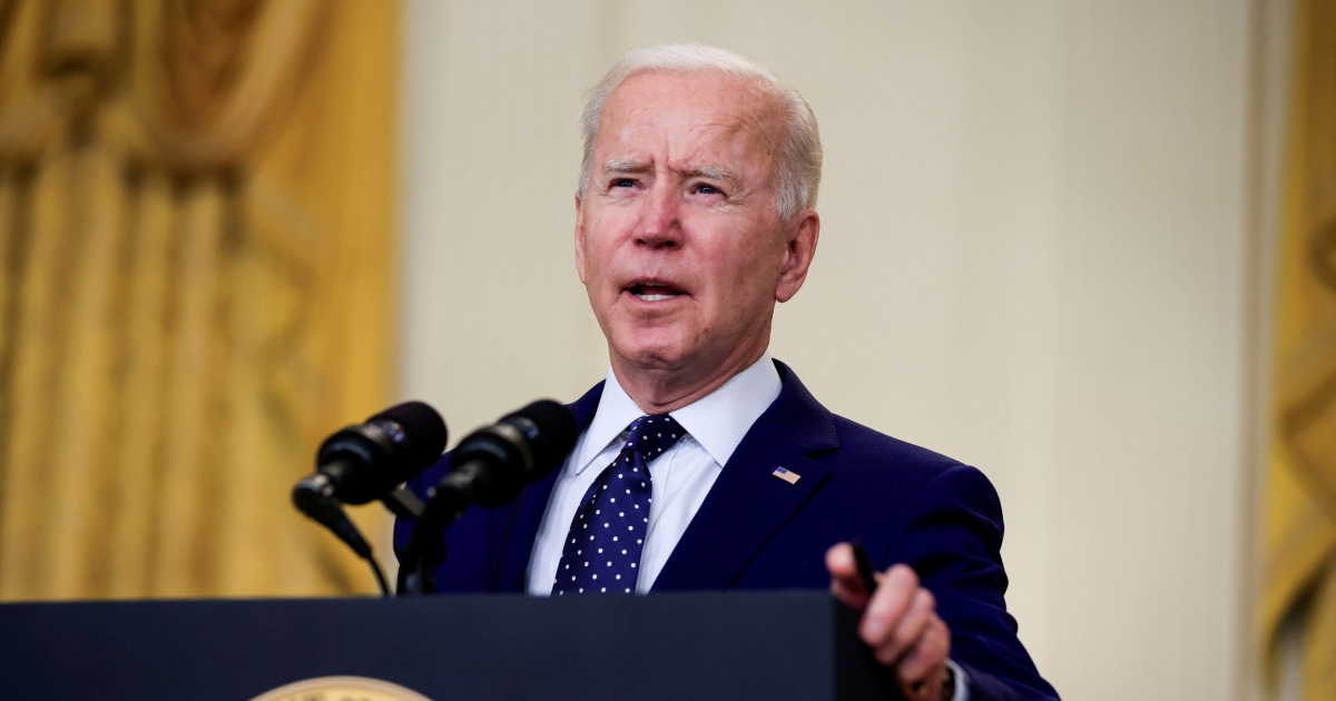 Biden Signs Executive Order Raising Federal Contractors' Minimum Wage ...