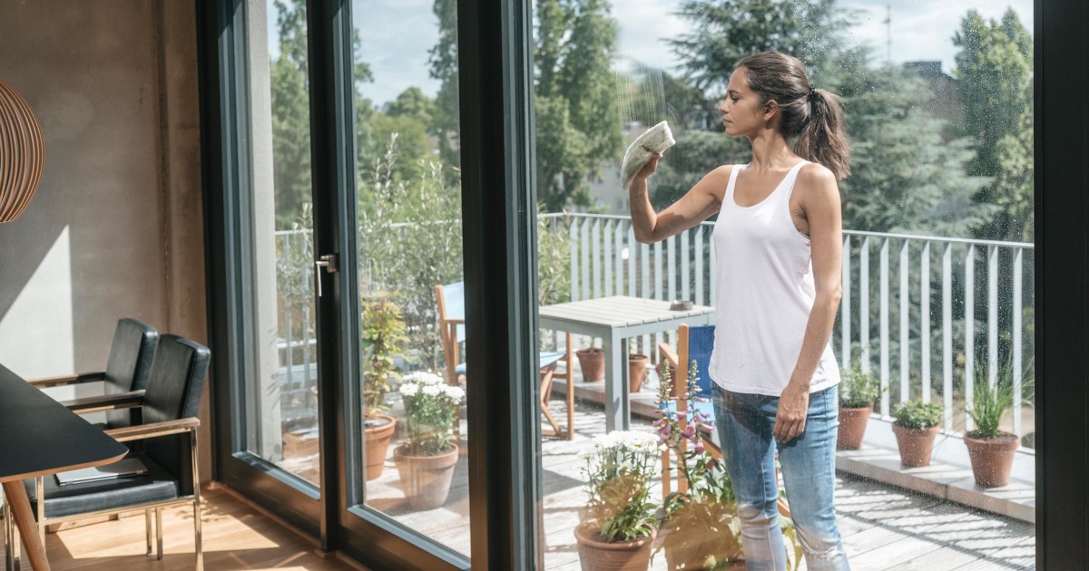 Best Non-Toxic Window & Glass Cleaners For Better Indoor Air Quality
