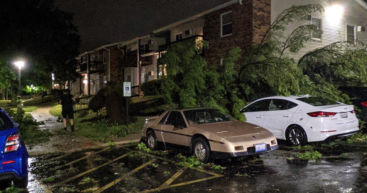 Illinois tornado leaves at least 5 people injured, dozen ...