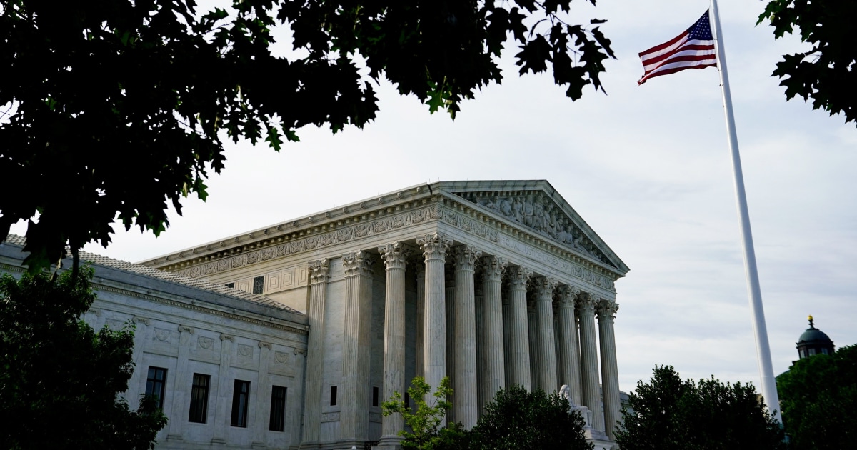Supreme Court unanimously rules against immigrants with temporary status