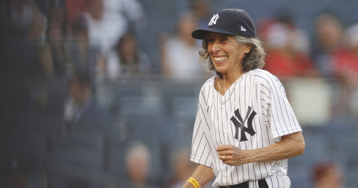 At age 70, Yankees fan gets to live out her dream of being a bat girl