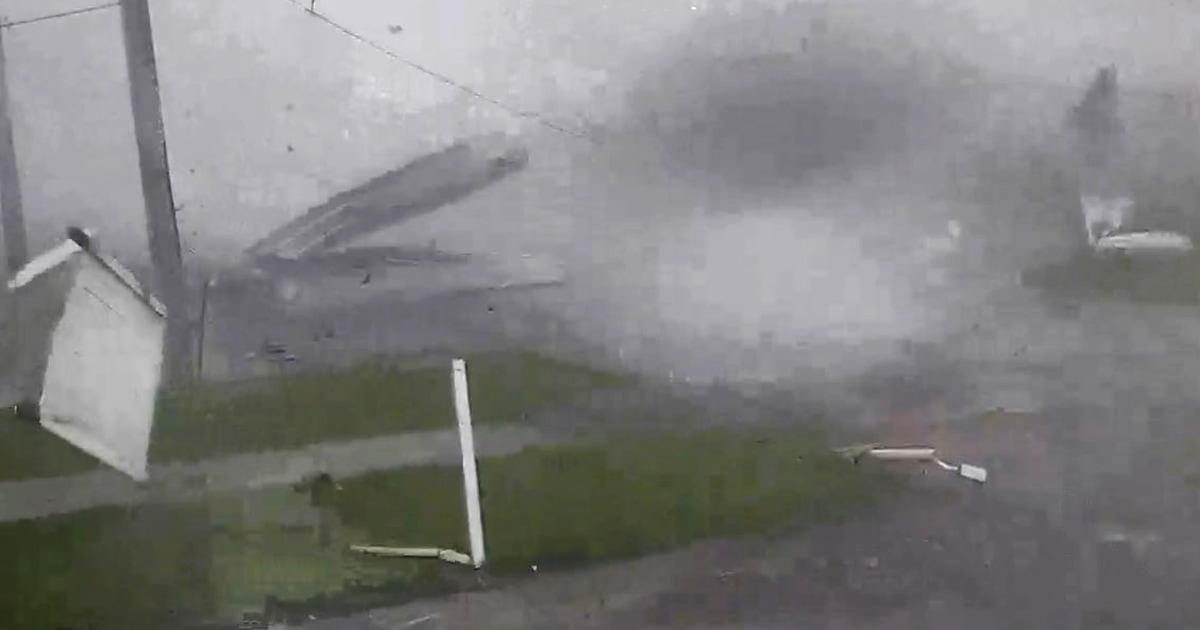 Storm rips through Jacksonville, tears roof off business in scary video