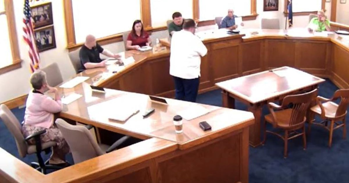 Mich. county officials used fe...