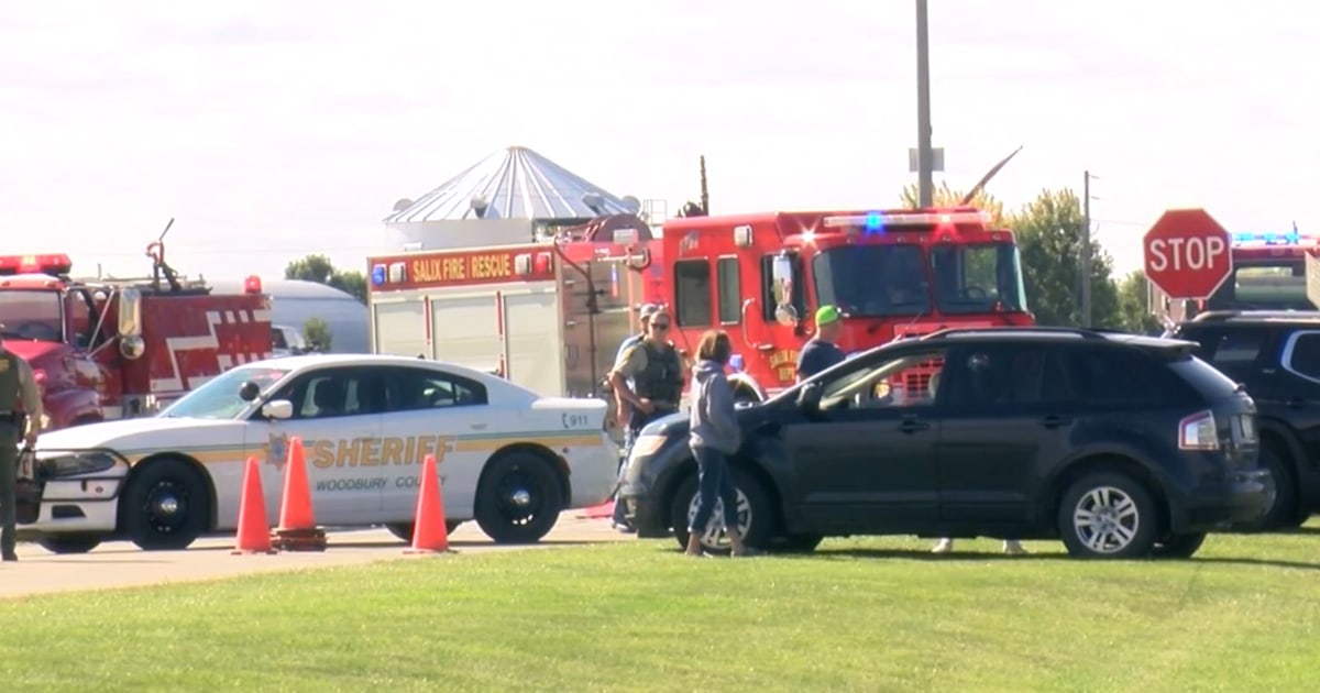 Iowa boy, 12, dies after falling off homecoming parade float