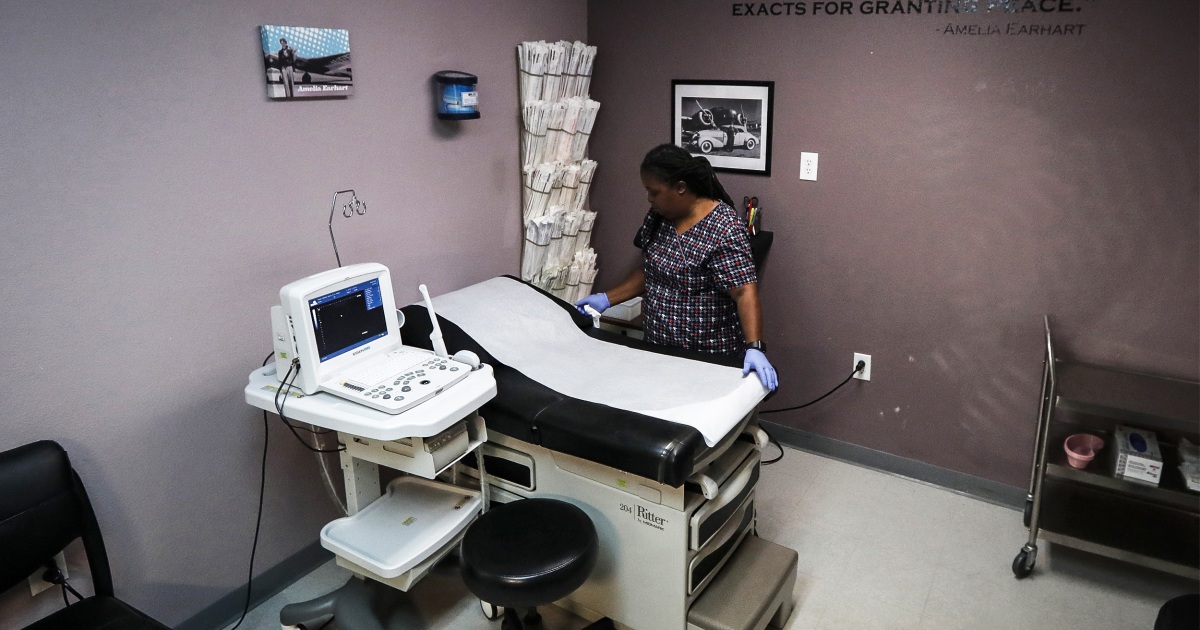 Federal injunction prompts Texas abortion provider to resume care