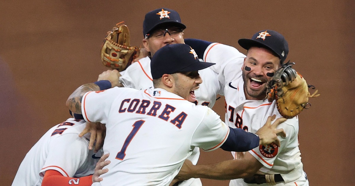 Former Red Sox players Vázquez, Pressly make history for Astros in World  Series