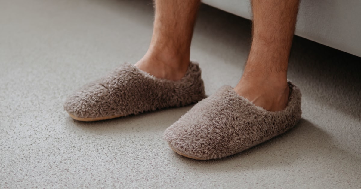 11 best slippers with arch support for men and