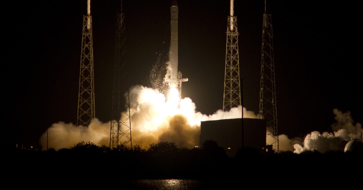 SpaceX lands first US military launch contracts