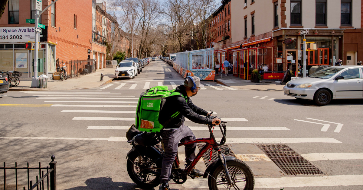 Food delivery apps lose traction as people return to in-person dining