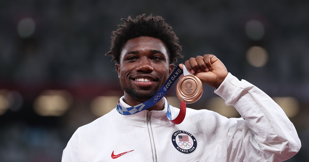 U.S. track star Noah Lyles explains why he has 2 therapists