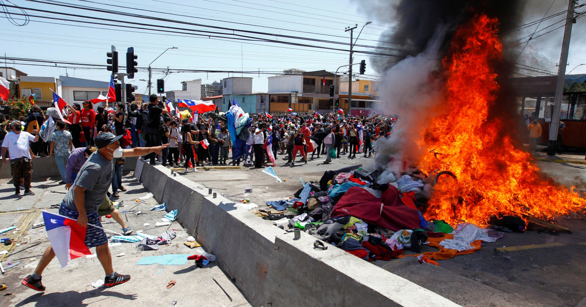 Migrantes venezolanos en Chile enfrentan violentas protestas contra inmigración