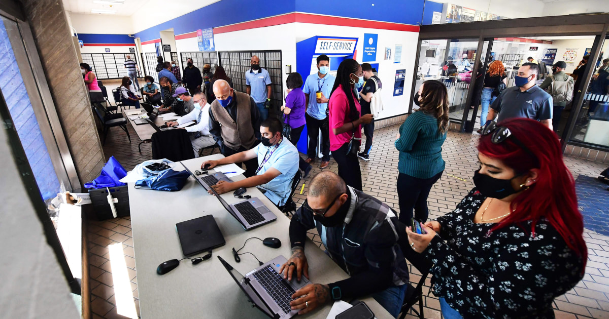 ¿Regresan los bancos postales?  El servicio postal prueba nuevos servicios financieros