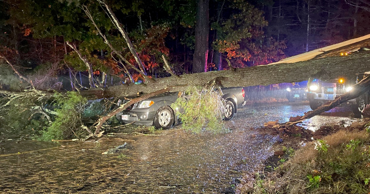 Nor’easter: 300,000 outages as Massachusetts hit by strong winds thumbnail