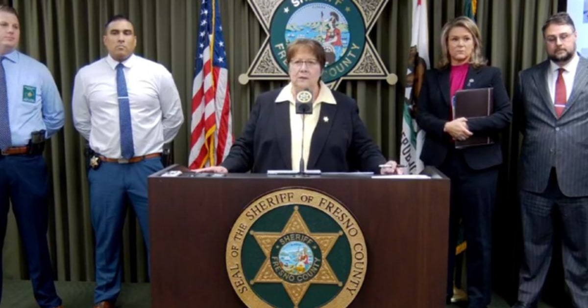Madre latina de California es acusada de comprar armas a las pandillas