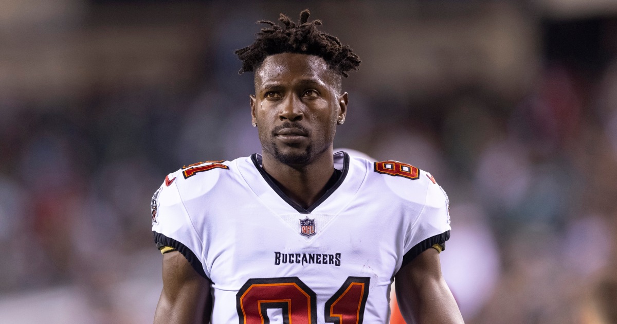 Antonio Brown accused of obtaining fake Covid vaccination card, prompting NFL review