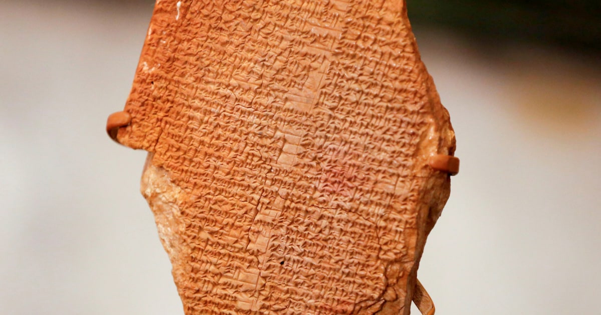 ancient-tablet-showcasing-earliest-form-of-literature-returned-to-iraq