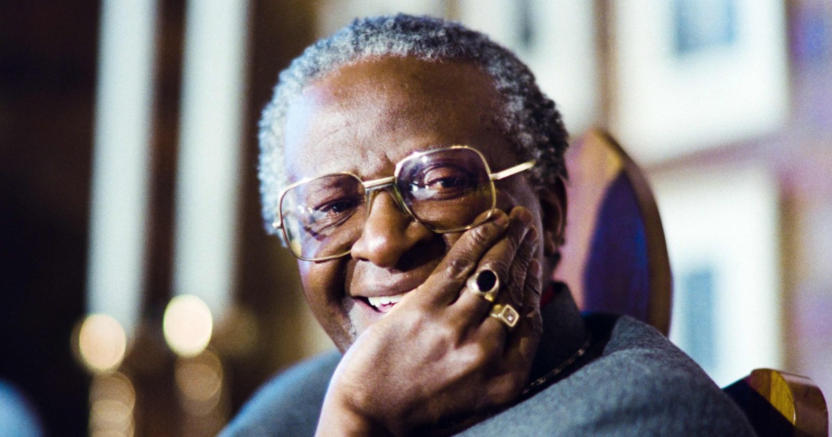 Arcibiskup Desmond Tutu, juhoafrický vodca boja proti apartheidu, zomrel vo veku 90 rokov