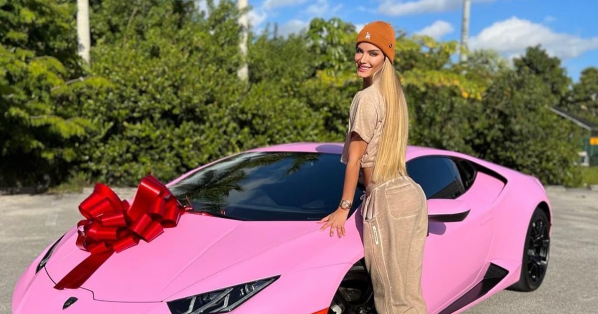 Subir demanda Móvil Nicky Jam le regaló un auto de lujo a su novia esta Navidad