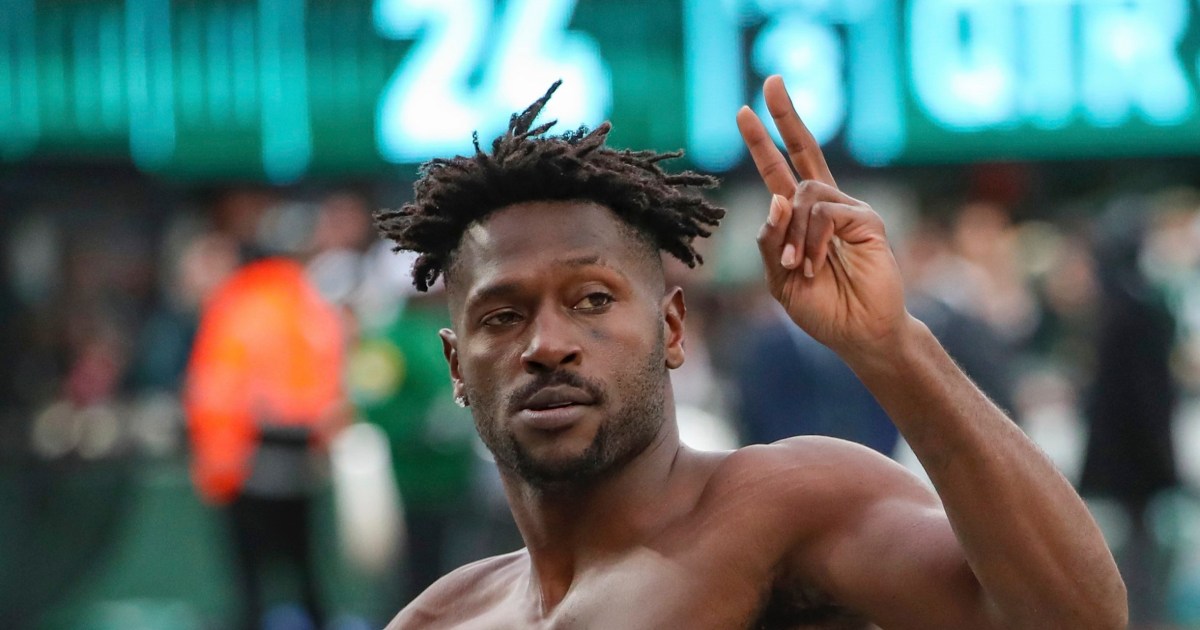 NFL's Antonio Brown Removes Jersey During Game Exit