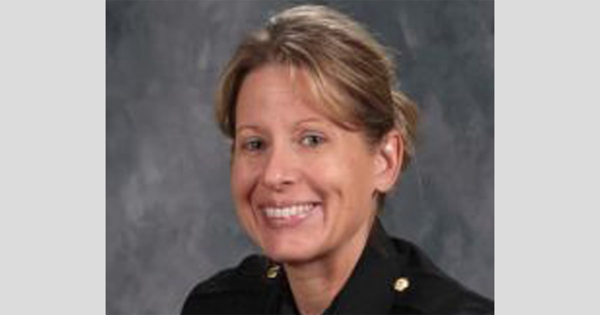 Featured image of post Illinois police officer pleaded for her life before she was fatally shot with her own gun, prosecutors say