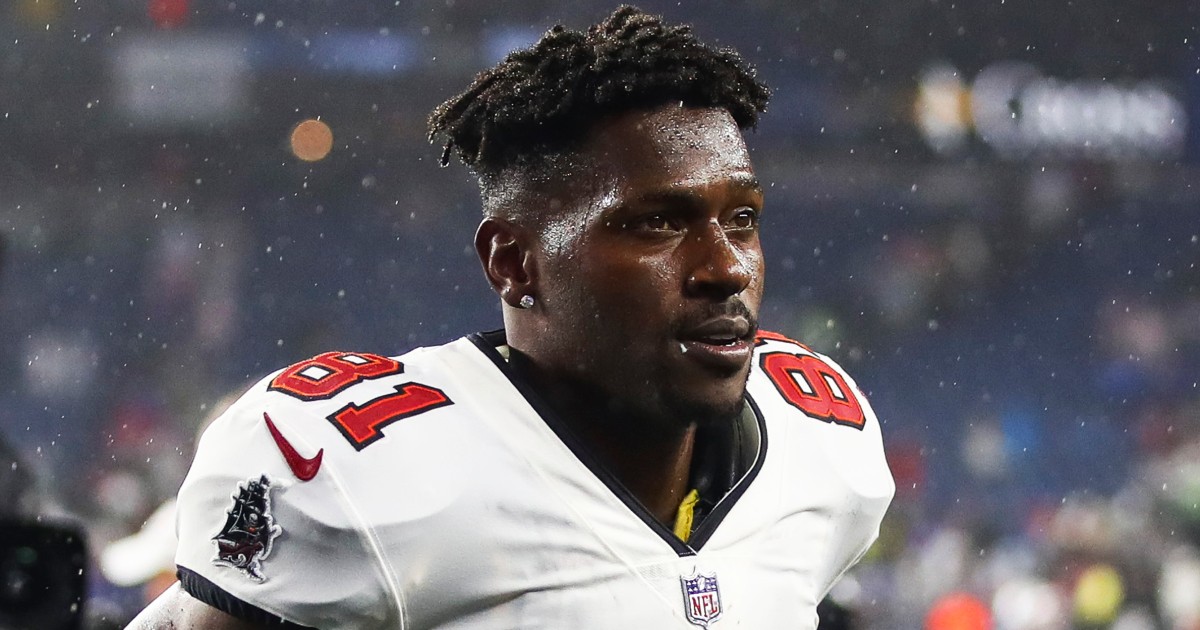 Tampa Bay Buccaneers Receiver Antonio Brown Claims Injury Before Exit –  Deadline