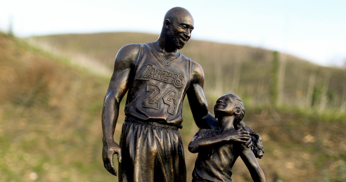 Statue of Kobe and Gigi Bryant placed at crash site on anniversary - Sports  - The Jakarta Post