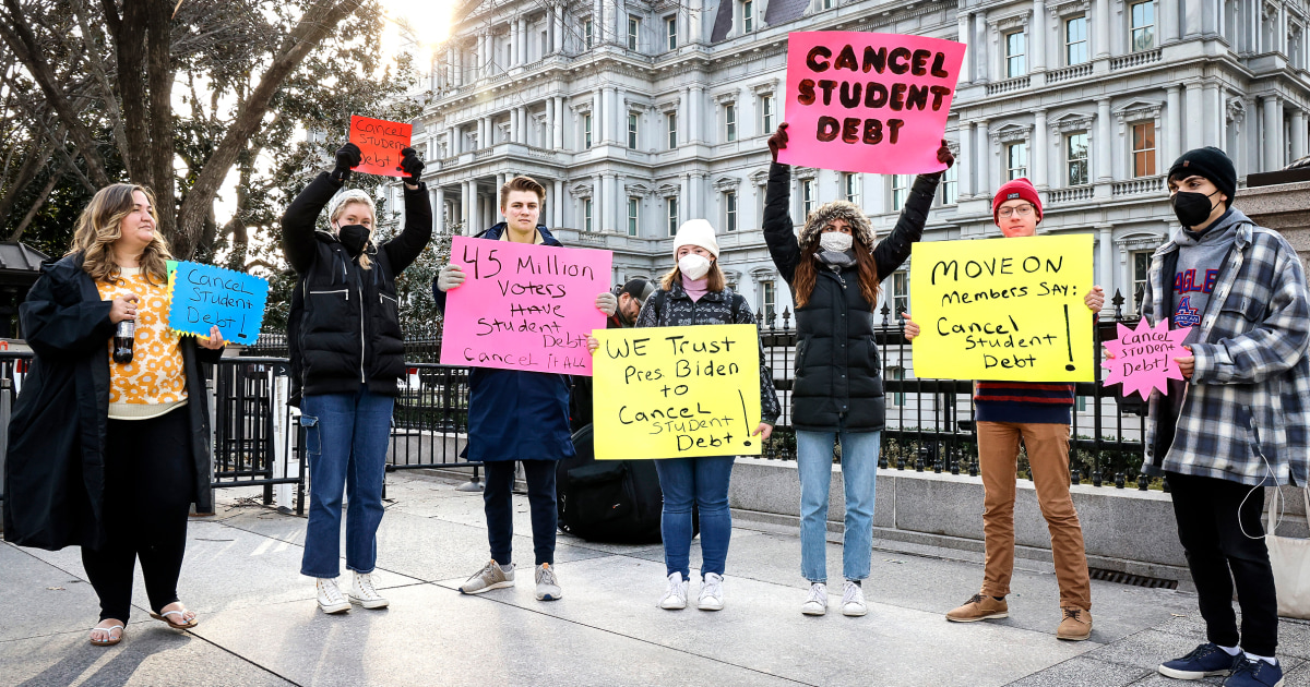 White House confronts political pressure to extend pause in student loan payments ahead of midterms