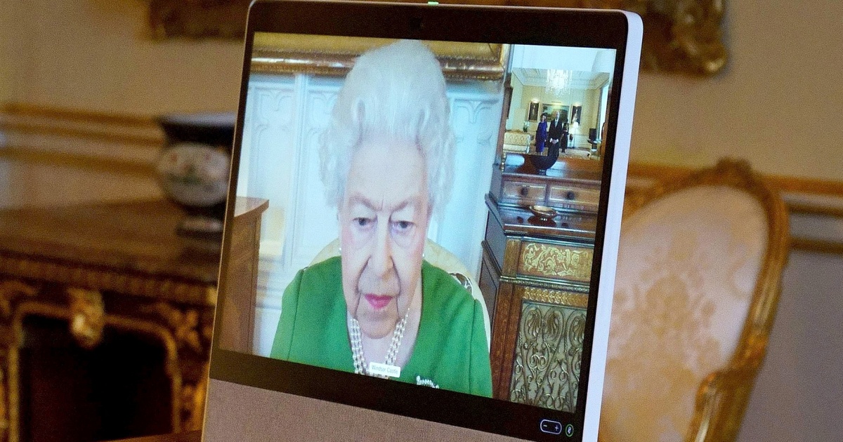 Queen Elizabeth II returns to virtual audiences after Covid diagnosis 
