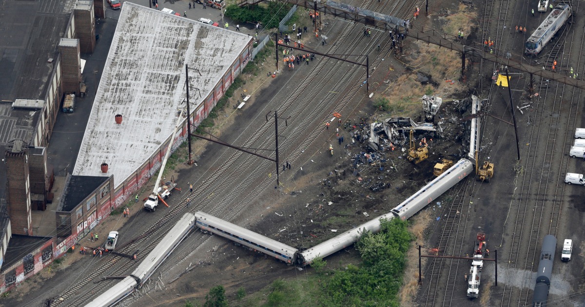 Amtrak engineer cleared in deadly 2015 high-speed derailment in ...