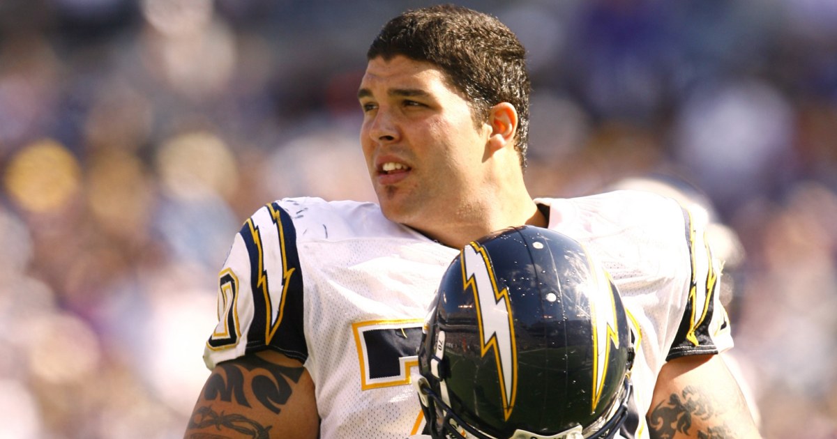 Former NFL offensive lineman Shane Olivea dies at 40