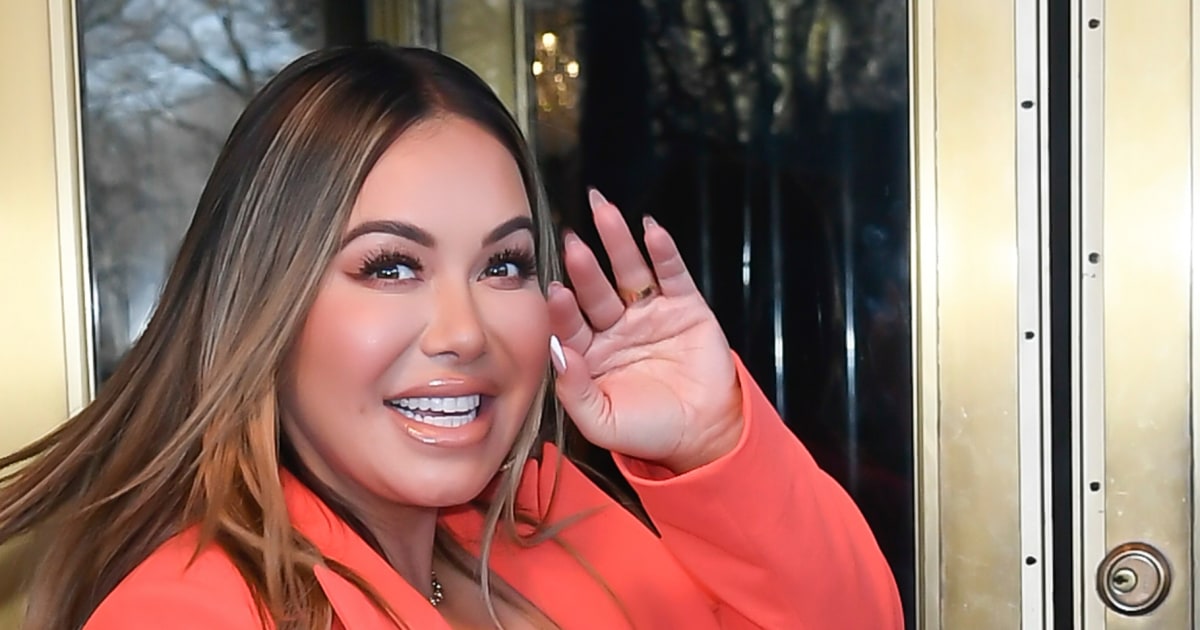 Chiquis Rivera Impacta Al Escalar Catarata, Impulsada Por Su Novio